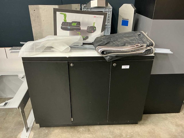 Kast met inhoud - afbeelding 3 van  8