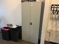 Kast met kleding en wasmanden - afbeelding 1 van  10