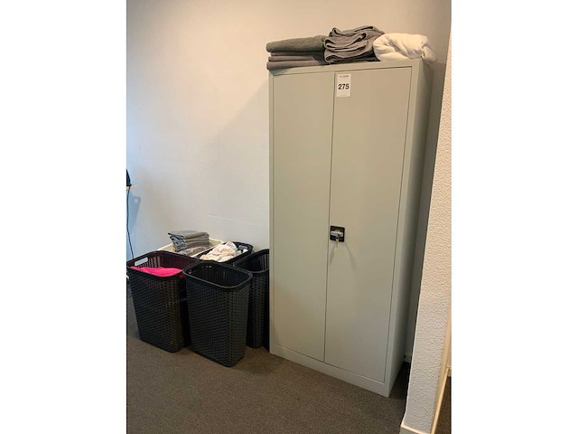 Kast met kleding en wasmanden - afbeelding 3 van  10