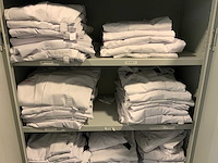 Kast met kleding en wasmanden - afbeelding 6 van  10