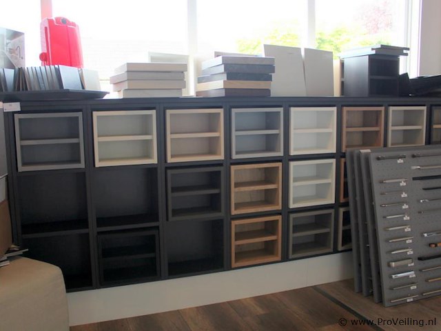 Kast met losse inzetvakken - afbeelding 1 van  2