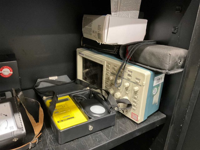 Kast met meetgereedschap - afbeelding 7 van  10