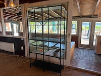 Kast met metalen frame en glas - afbeelding 2 van  5