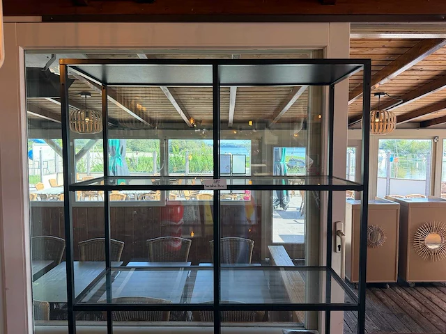 Kast met metalen frame en glas - afbeelding 5 van  5