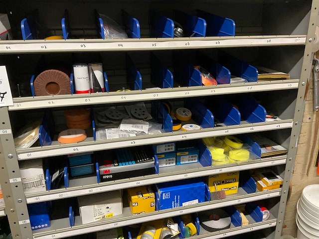 Kast met onderhouds- en beschermingsmiddelen (5x) - afbeelding 10 van  27