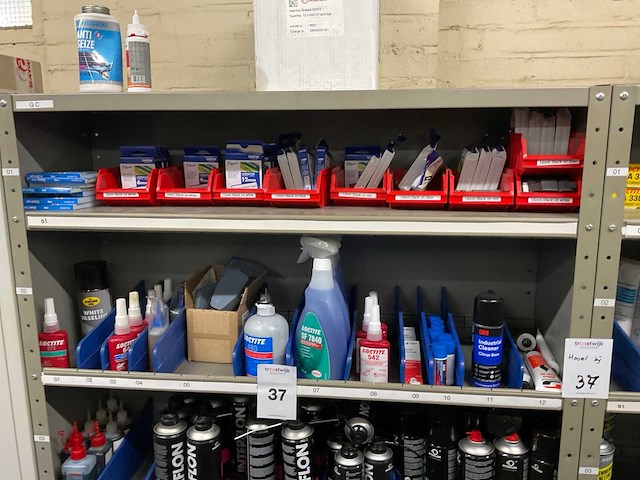 Kast met onderhouds- en beschermingsmiddelen (5x) - afbeelding 18 van  27
