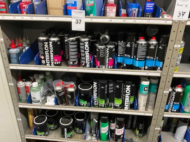 Kast met onderhouds- en beschermingsmiddelen (5x) - afbeelding 19 van  27