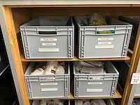 Kast met onderhouds- en beschermingsmiddelen (5x) - afbeelding 21 van  27