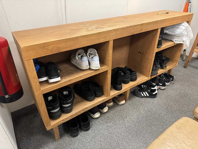 Kast met schoenen - afbeelding 1 van  3