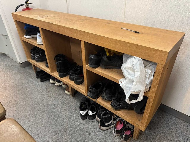 Kast met schoenen - afbeelding 2 van  3