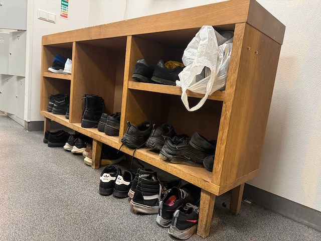 Kast met schoenen - afbeelding 3 van  3