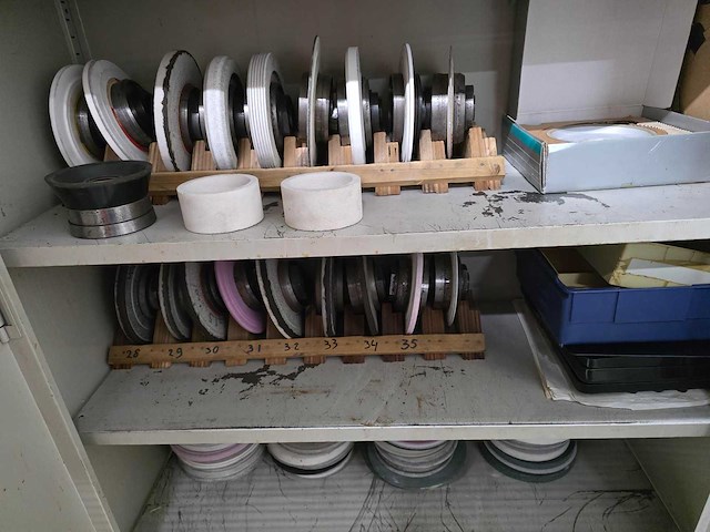 Kast met slijpschijven - afbeelding 4 van  9