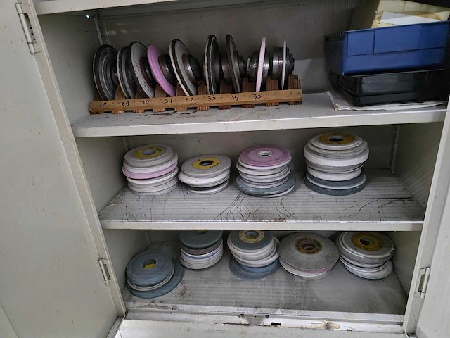 Kast met slijpschijven - afbeelding 5 van  9