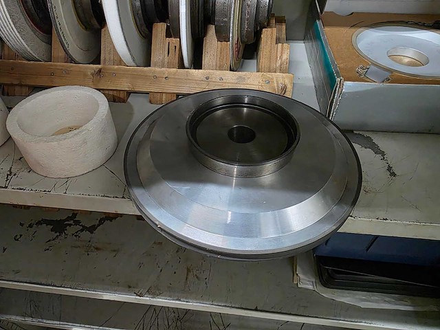 Kast met slijpschijven - afbeelding 7 van  9