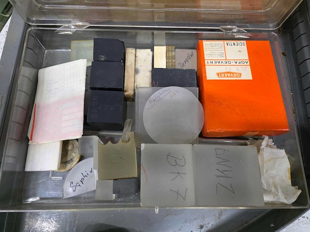 Kast met toebehoren voor polijsten - afbeelding 3 van  11