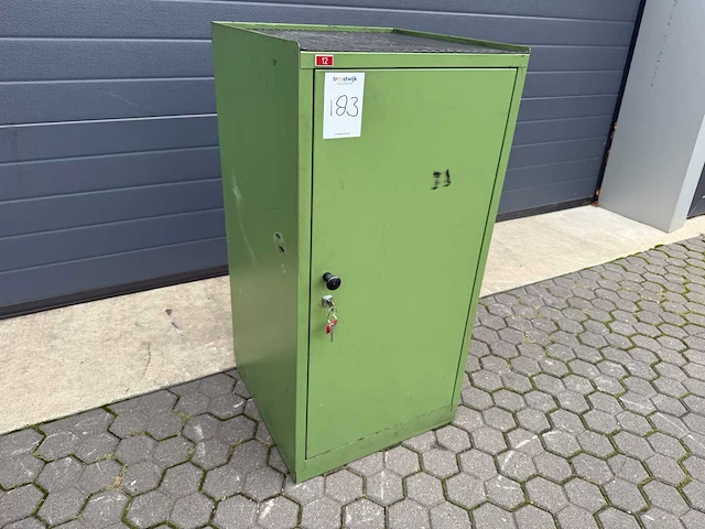 Kast met toebehoren - afbeelding 1 van  7
