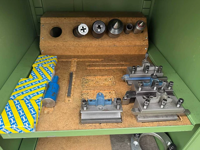 Kast met toebehoren - afbeelding 7 van  7
