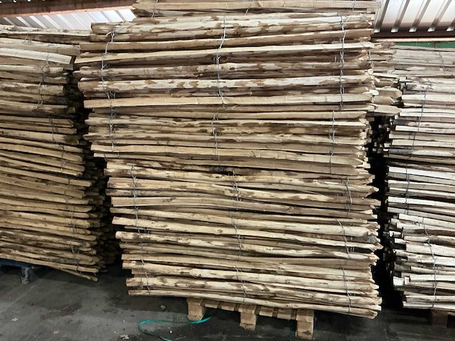 Kastanje schapenhekwerk 150cm hoog - 5 meter lengte per rol - 17 stuks - afbeelding 1 van  4