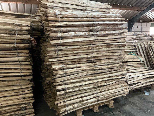 Kastanje schapenhekwerk 150cm hoog - 5 meter lengte per rol - 17 stuks - afbeelding 2 van  4