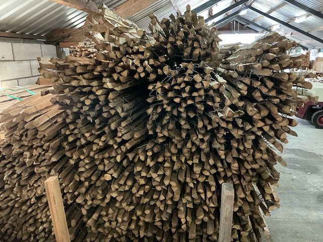 Kastanje schapenhekwerk 180cm hoog - 5 meter lengte per rol - 20 stuks - afbeelding 3 van  5