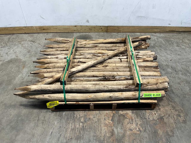 Kastanjehouten paal gepunt ø6/8 x 160 cm (65x) - afbeelding 4 van  5