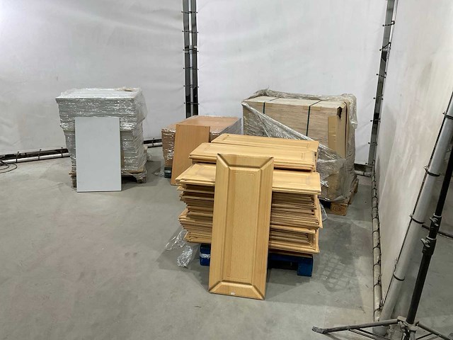 Kastdeuren en planken - afbeelding 1 van  8