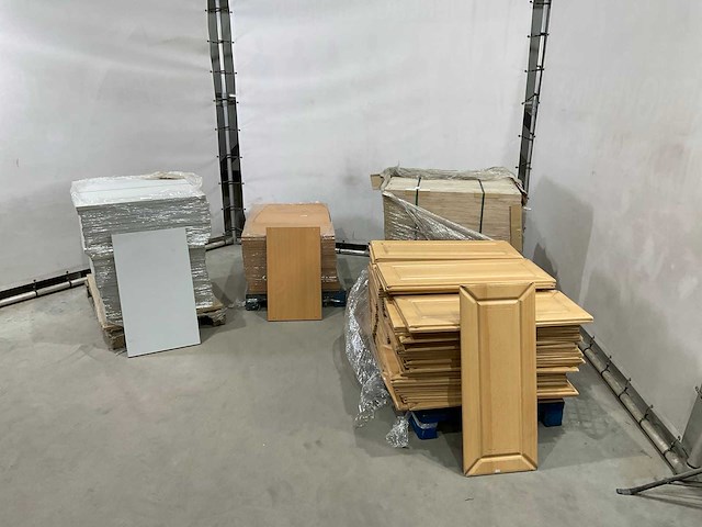 Kastdeuren en planken - afbeelding 3 van  8