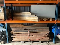 Kasten en diverse houtenbalken - afbeelding 1 van  3