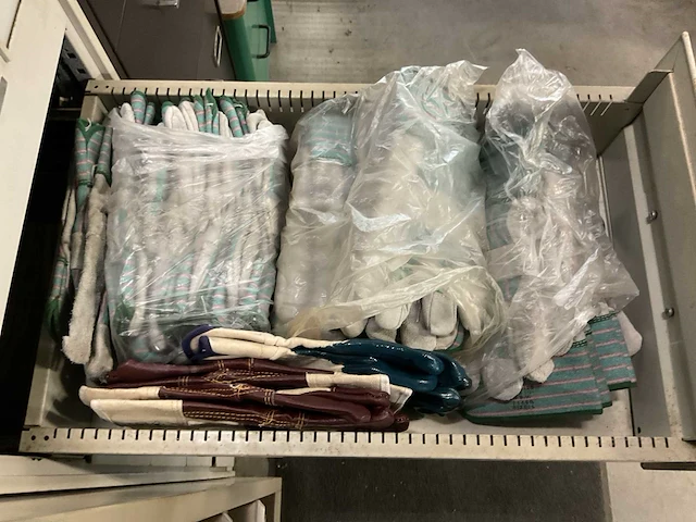 Kasten met inhoud (5x) - afbeelding 2 van  20