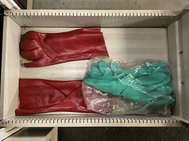Kasten met inhoud (5x) - afbeelding 18 van  20