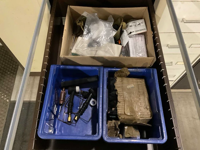 Kasten met inhoud (5x) - afbeelding 13 van  20