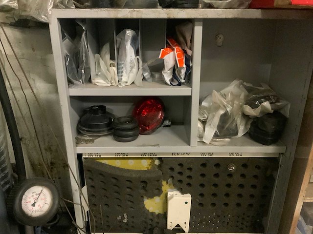 Kasten met inhoud - afbeelding 4 van  9