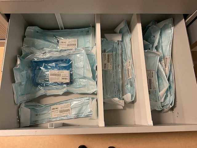 Kasten met medische benodigdheden - afbeelding 4 van  23