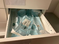 Kasten met medische benodigdheden - afbeelding 8 van  23