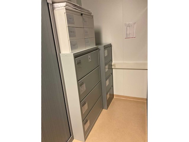 Kasten met medische benodigdheden - afbeelding 17 van  23