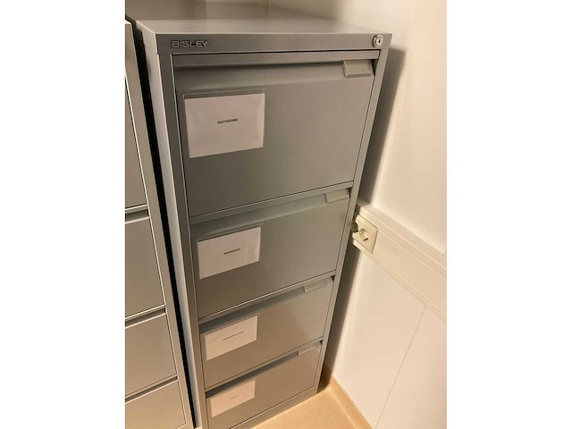 Kasten met medische benodigdheden - afbeelding 18 van  23