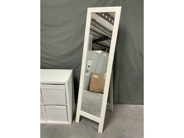 Kasten, spiegel en tafel - afbeelding 3 van  14