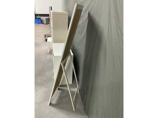 Kasten, spiegel en tafel - afbeelding 8 van  14