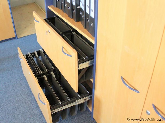 Kastenwand in houtdecor - afbeelding 3 van  7