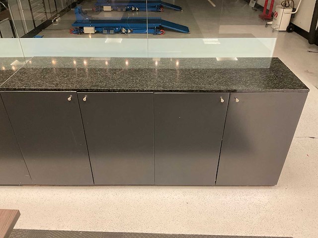 Kastenwand met granieten blad - afbeelding 2 van  13