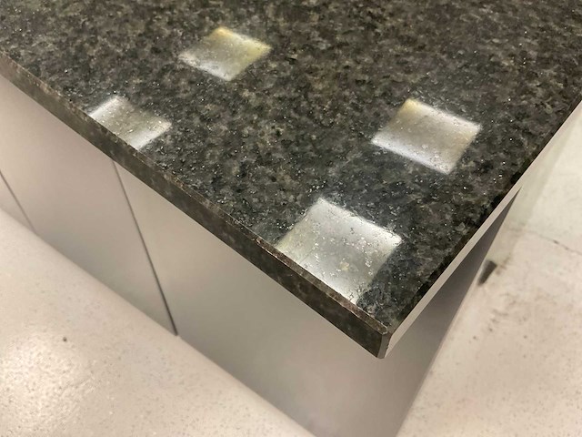 Kastenwand met granieten blad - afbeelding 3 van  13