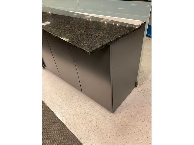 Kastenwand met granieten blad - afbeelding 5 van  13