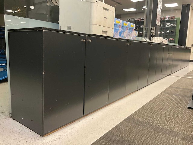 Kastenwand met granieten blad - afbeelding 1 van  13