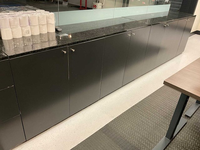 Kastenwand met granieten blad - afbeelding 11 van  13