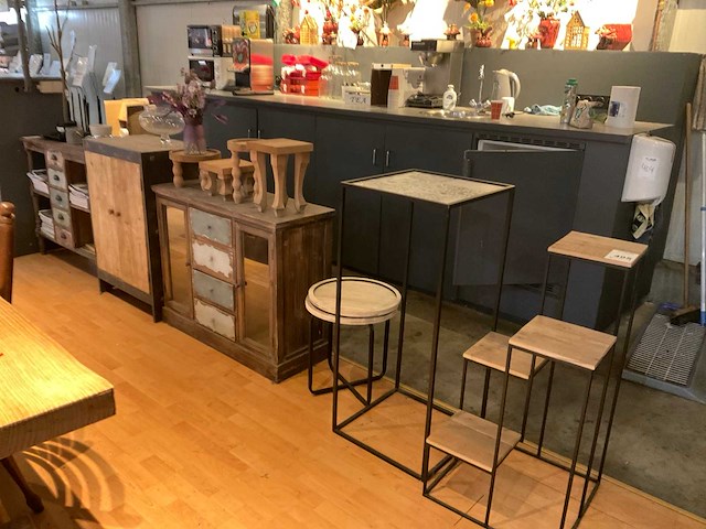 Kastjes, tafeltjes - afbeelding 1 van  12