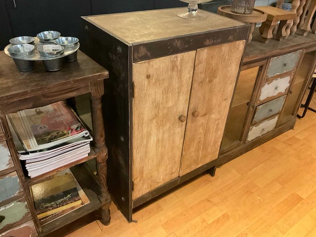 Kastjes, tafeltjes - afbeelding 7 van  12