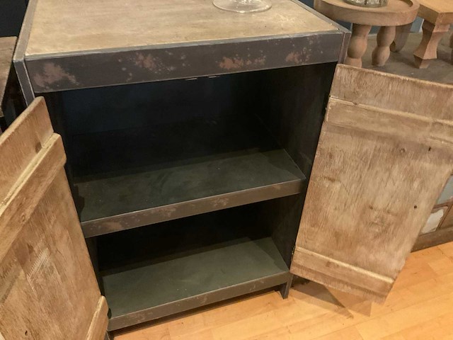 Kastjes, tafeltjes - afbeelding 9 van  12