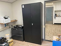 Kast/ladenkast met inhoud. - afbeelding 1 van  9
