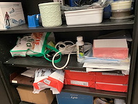 Kast/ladenkast met inhoud. - afbeelding 4 van  9