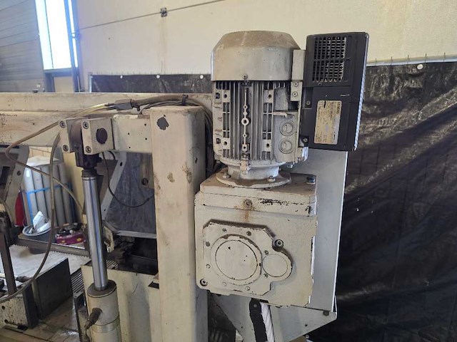 Kasto - 1999 - kastowtin u 4 - verticale bandzaagmachine - afbeelding 11 van  13